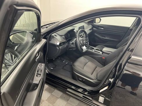 Used 2024 Nissan Altima 2.5 SV FWD image 12
