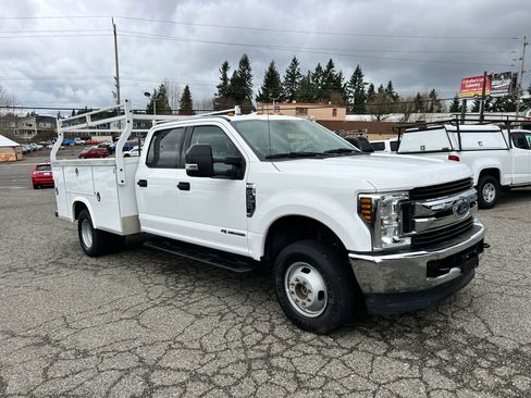 Used 2018 Ford F350 XLT image 3