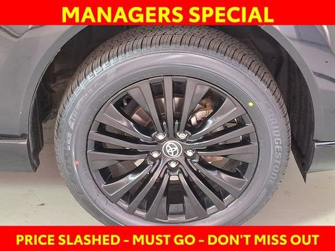 Used 2024 Toyota Venza Nightshade image 9