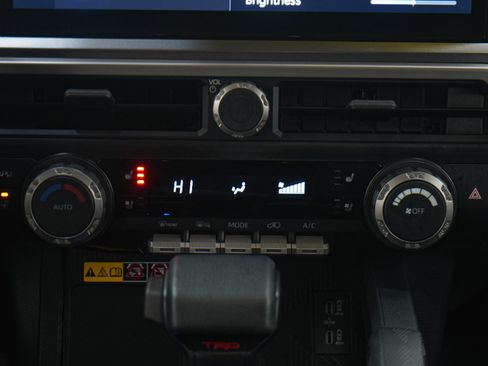 Used 2025 Toyota 4Runner TRD Off-Road Premium image 18