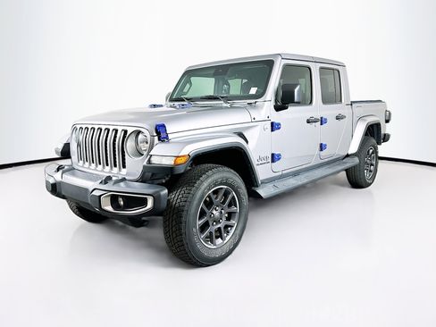Used 2020 Jeep Gladiator Overland AWD/4WD image 3