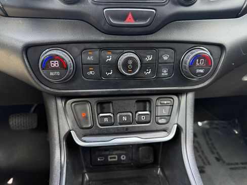 Used 2019 GMC Terrain SLT w/ Preferred Package FWD image 13