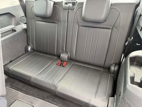 Used 2023 Volkswagen Tiguan SE FWD image 19