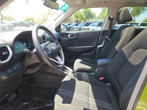 Used 2023 Hyundai Venue SEL FWD image 21