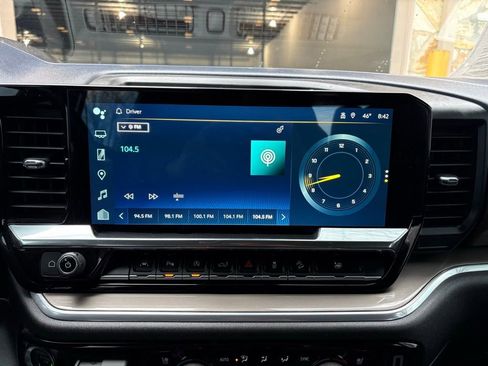 Used 2022 Chevrolet Silverado 1500 High Country w/ Technology Package image 40