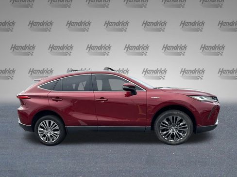 Used 2021 Toyota Venza XLE image 11