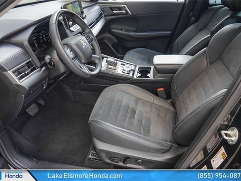 Used 2023 Mitsubishi Outlander SE image 15