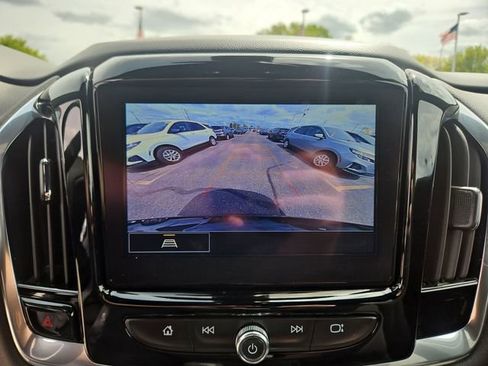 Used 2023 Chevrolet Traverse LT FWD image 21