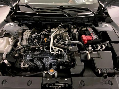 Used 2025 Nissan Altima 2.5 SV FWD image 10