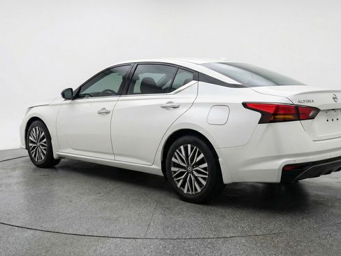Used 2025 Nissan Altima 2.5 SV FWD image 6