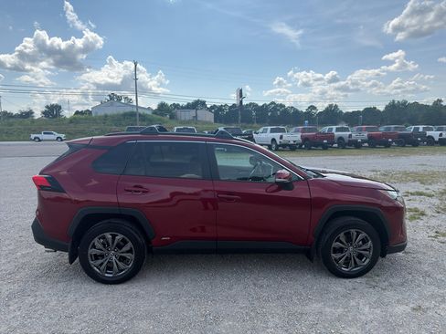 Used 2023 Toyota RAV4 XLE Premium AWD/4WD image 7