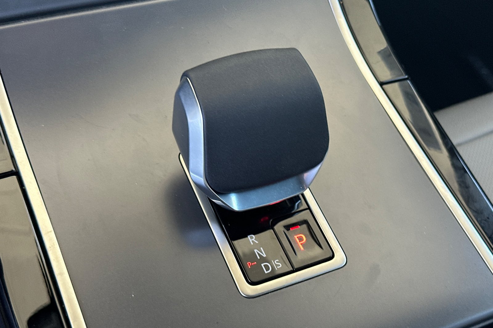 New 2026 Land Rover Range Rover Velar S AWD/4WD image 22