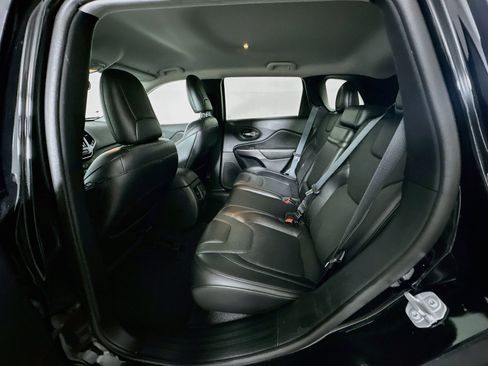 Used 2019 Jeep Cherokee Limited w/ Technology Group FWD image 26