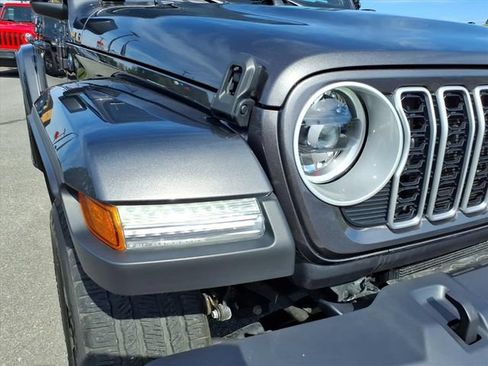 Used 2025 Jeep Wrangler Unlimited Sahara w/ Safety Group AWD/4WD image 3