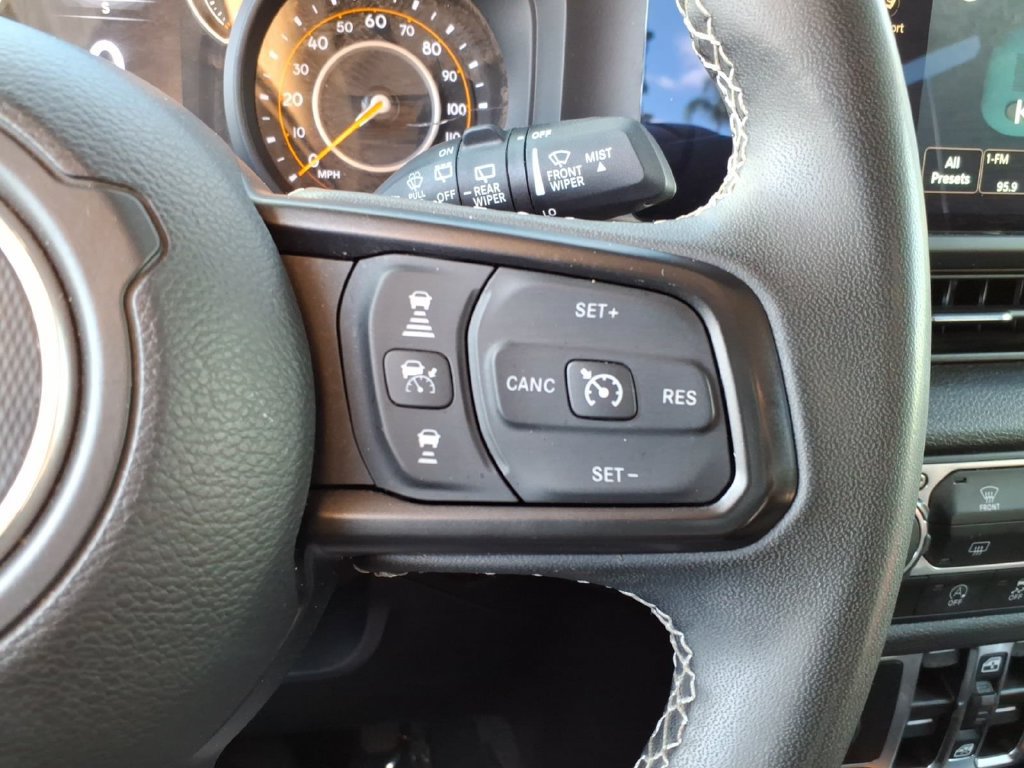Used 2025 Jeep Wrangler Unlimited Sport AWD/4WD image 25