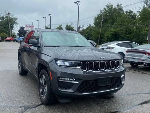 Used 2023 Jeep Grand Cherokee 4WD 4xe image 3