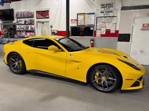 Used 2015 Ferrari F12 Berlinetta image 8