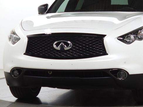 Used 2017 INFINITI QX70 AWD w/ Premium Package image 2