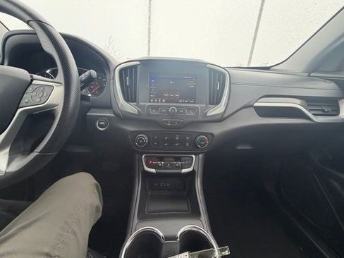 Used 2024 GMC Terrain SLE image 18