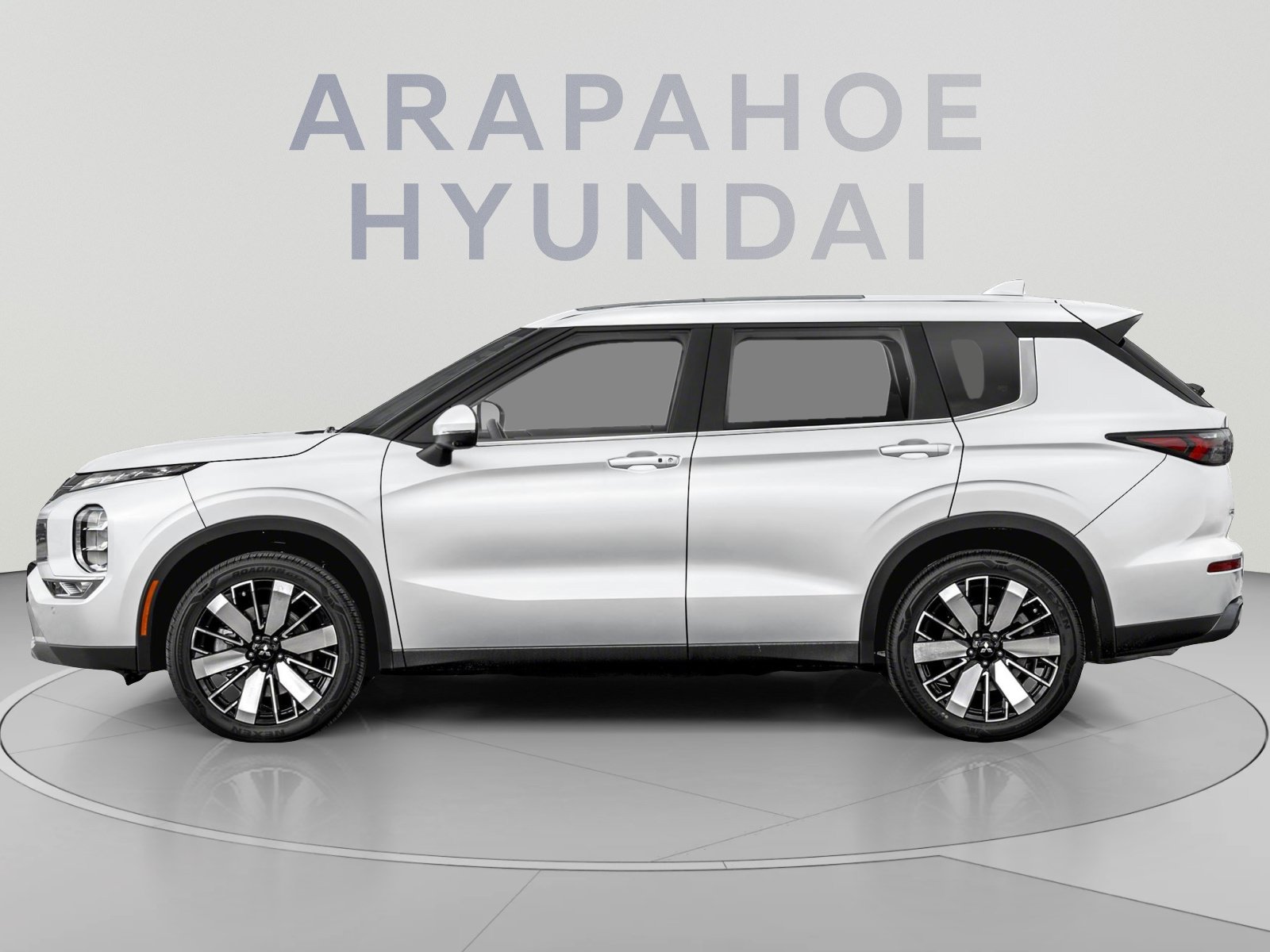 Used 2025 Mitsubishi Outlander SE AWD/4WD image 3