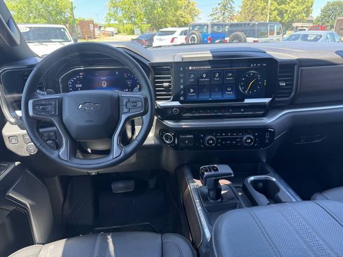 Used 2025 Chevrolet Silverado 1500 High Country w/ Midnight Edition AWD/4WD image 9