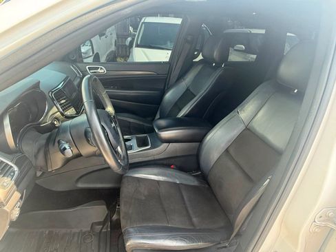 Used 2019 Jeep Grand Cherokee Altitude RWD image 11