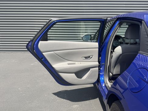 Used 2021 Hyundai Elantra SEL w/ Convenience Package FWD image 12