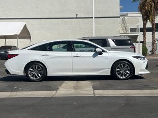 Used 2019 Toyota Avalon XLE w/ Moonroof Package FWD video 2