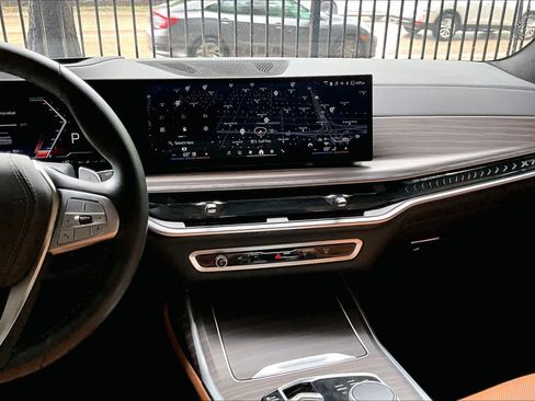 Used 2025 BMW X7 xDrive40i AWD/4WD image 6