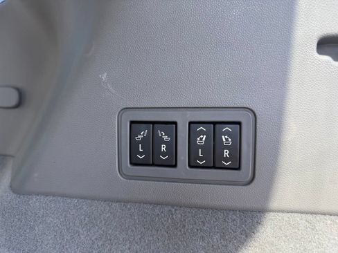 Used 2024 Cadillac XT6 Premium Luxury w/ Technology Package FWD image 10