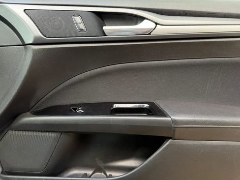 Used 2016 Ford Fusion SE FWD image 15