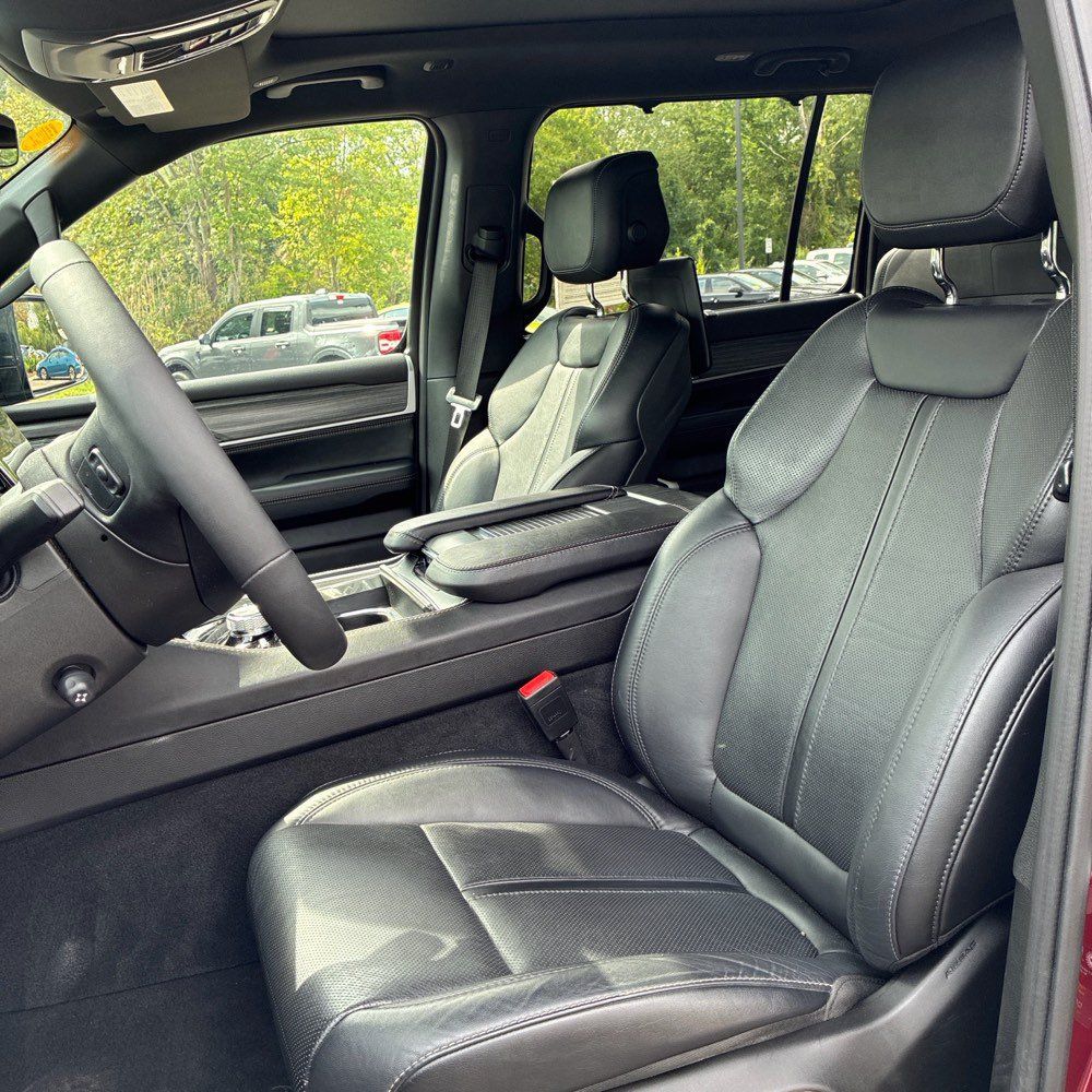 Used 2023 Jeep Wagoneer Series III w/ Premium Group I AWD/4WD image 8