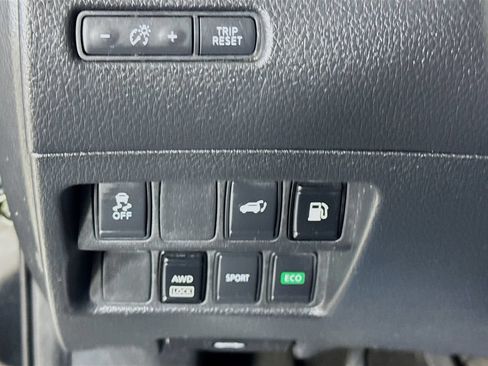 Used 2018 Nissan Rogue SV AWD/4WD image 11