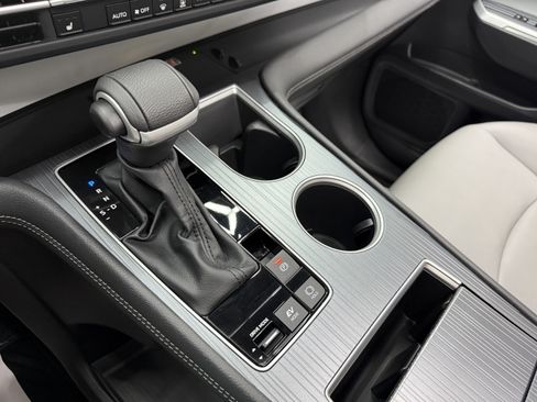 Used 2026 Toyota Sienna XLE FWD image 18