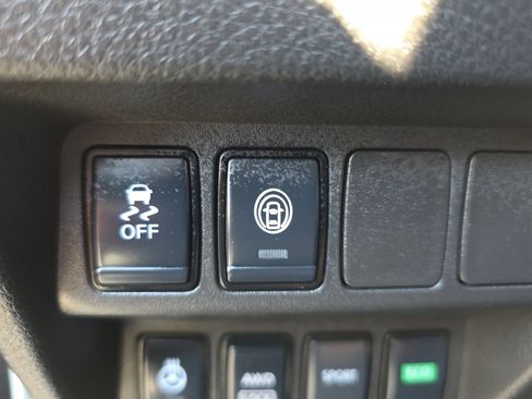 Used 2022 Nissan Rogue Sport SV image 32