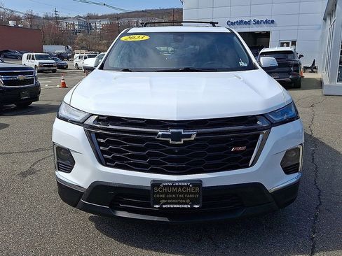 Used 2023 Chevrolet Traverse RS image 2