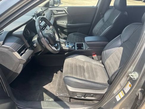 Used 2024 Mitsubishi Outlander SE FWD image 17