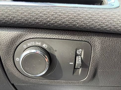 Used 2018 Chevrolet Cruze LT w/ Convenience Package FWD image 10