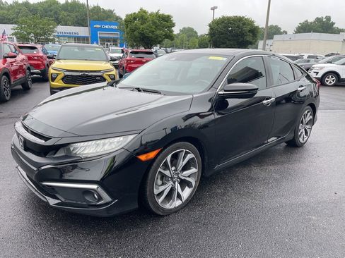 Used 2019 Honda Civic Touring image 3