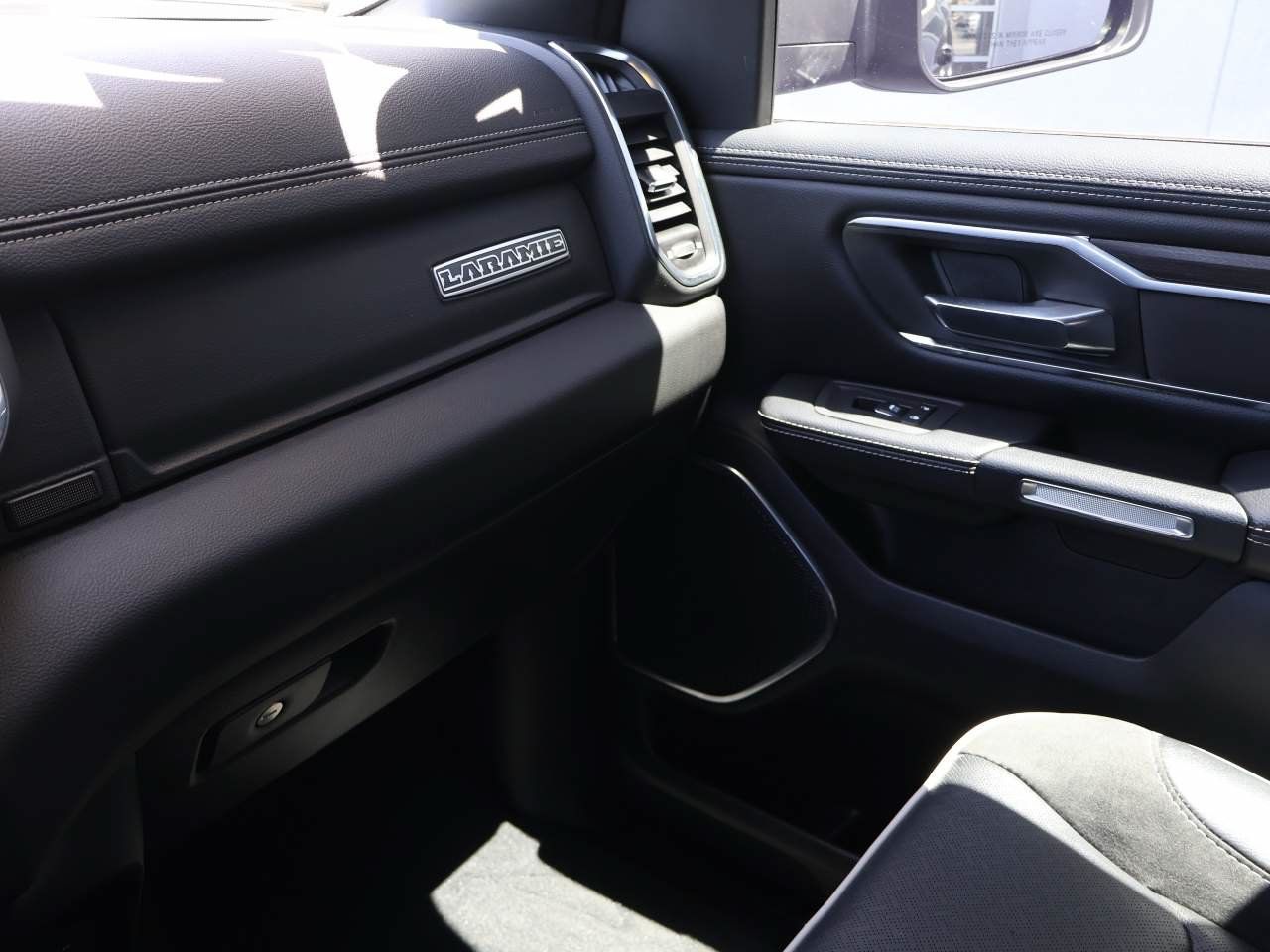 Used 2025 RAM 1500 Laramie AWD/4WD image 16