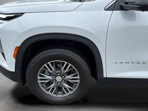 Used 2025 Chevrolet Traverse LT w/ Enhanced Driving Package FWD image 36