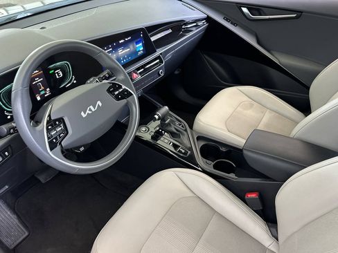Used 2023 Kia Niro EX FWD image 11