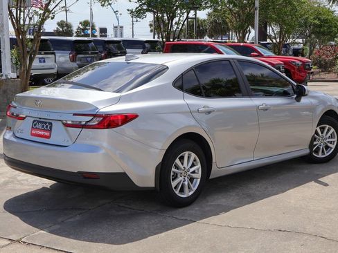 Used 2025 Toyota Camry LE image 2