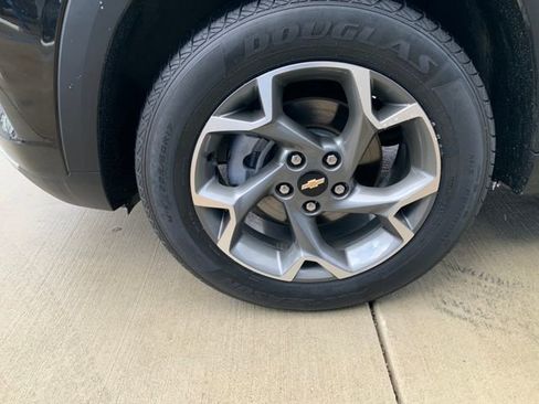 Used 2025 Chevrolet Trax LT image 10