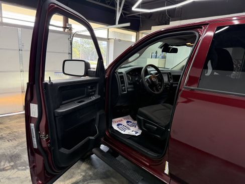 Used 2019 RAM 1500 Express w/ Wheel & Sound Group AWD/4WD image 9
