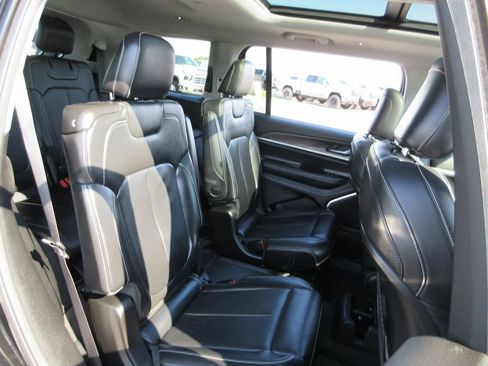 Used 2022 Jeep Grand Cherokee L Limited AWD/4WD image 24