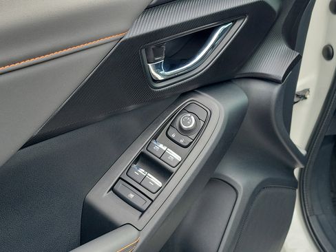 Used 2024 Subaru Crosstrek 2.5i Limited w/ Crosstrek Mirror Package image 21