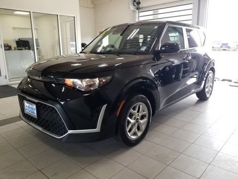 Used 2023 Kia Soul LX w/ LX Technology Package FWD image 2
