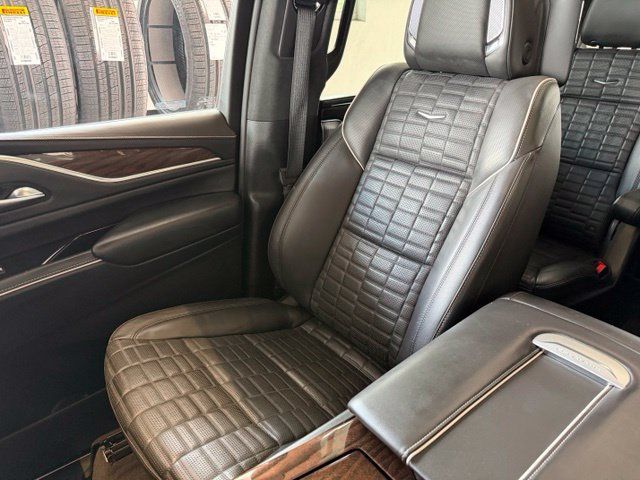 Used 2023 Cadillac Escalade ESV Premium Luxury Platinum AWD/4WD image 25