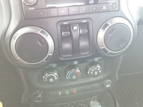 Used 2018 Jeep Wrangler Sport AWD/4WD image 12